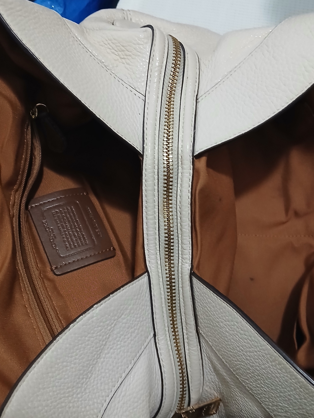 Coach White Pebbled Leather Shoulder Bag - Picture 6 of 10